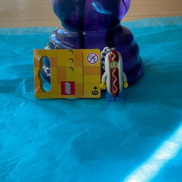 🌭LEGO HOTDOG GUY KEYCHAIN 🌭NWT 🌭 - Picture 11 of 16